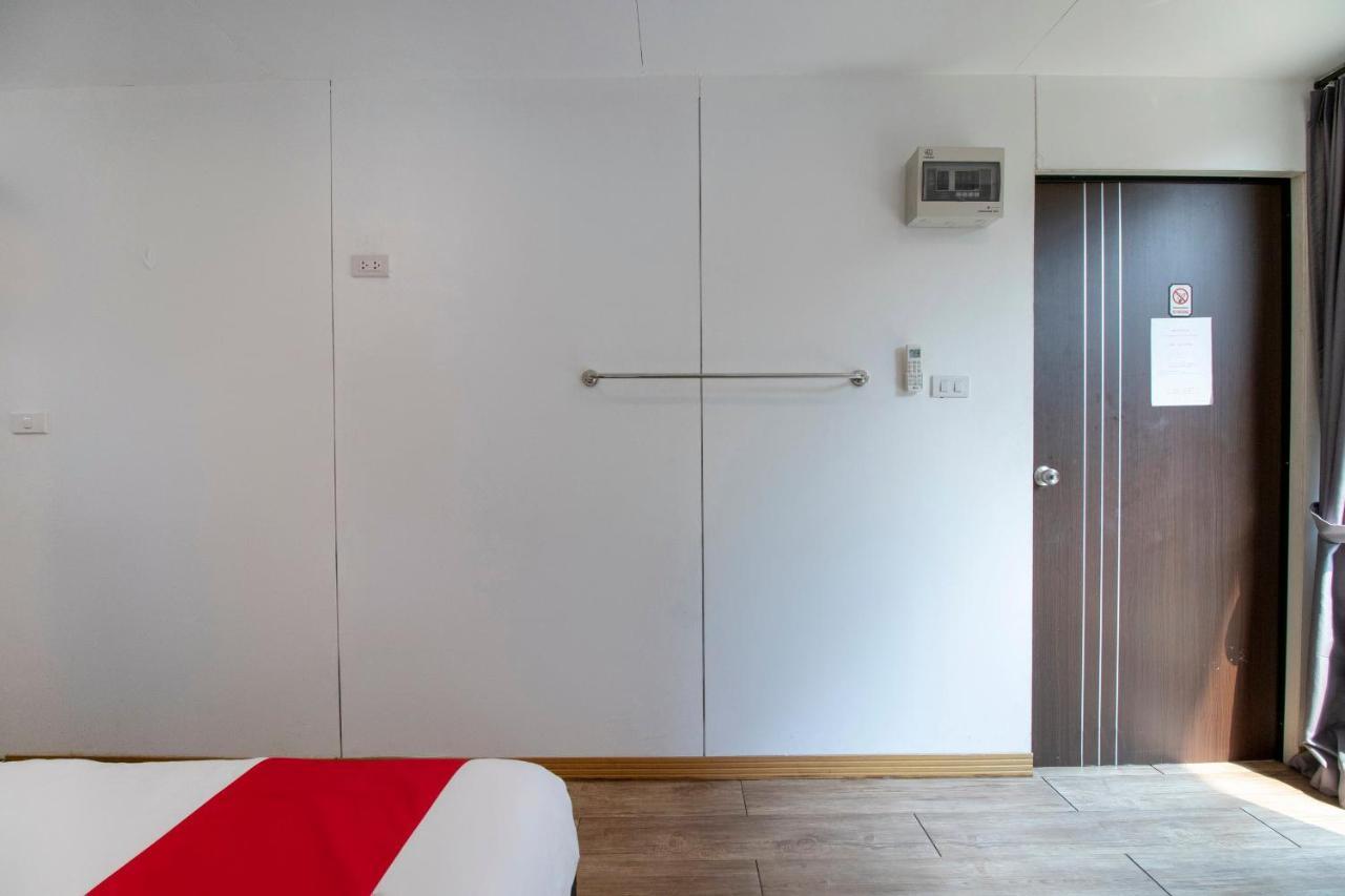 Oyo 673 Nice Sleep Box Hotel Chiang Mai Bagian luar foto