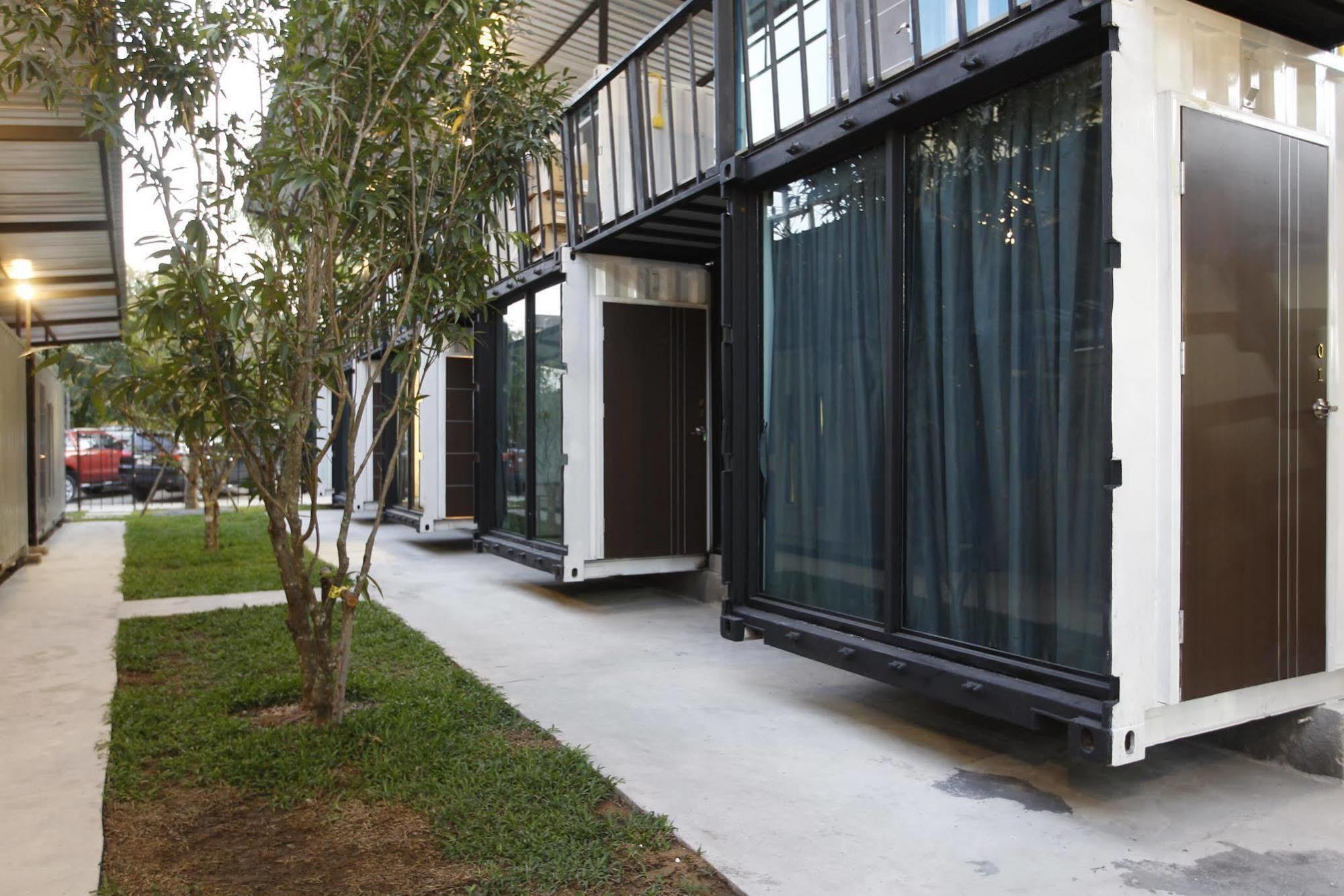 Oyo 673 Nice Sleep Box Hotel Chiang Mai Bagian luar foto