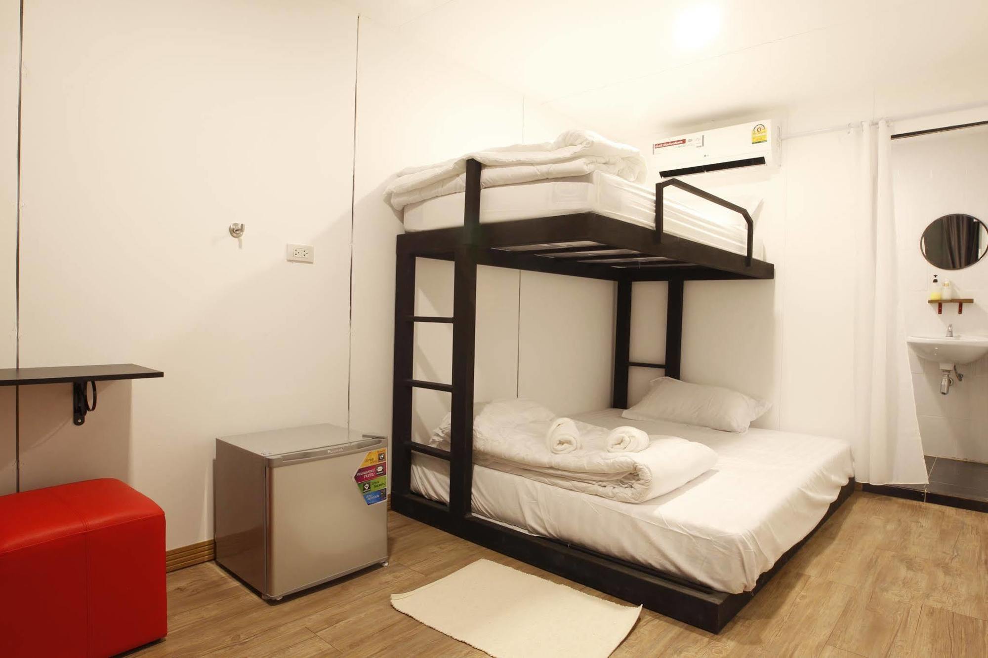 Oyo 673 Nice Sleep Box Hotel Chiang Mai Bagian luar foto
